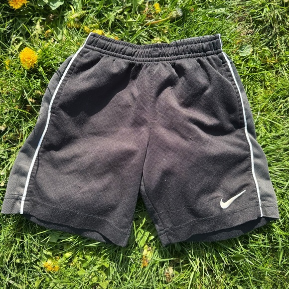 Nike Kids Black Athletic Shorts - Picture 1 of 2